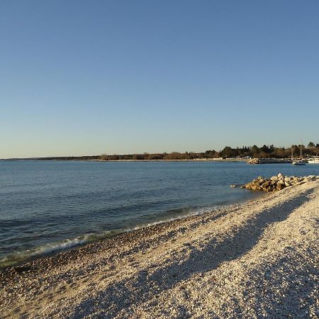 Apartment Serena, Sea View, Перой Екстериор снимка